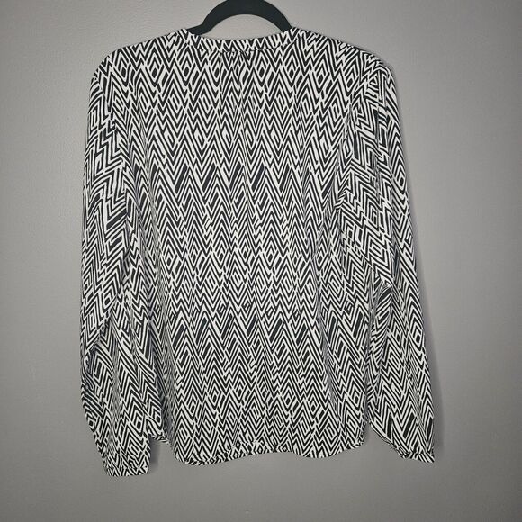 Milano Women Large Top Black White Geometric Pattern Long Sleeve V Neck Blouse - Picture 2 of 7
